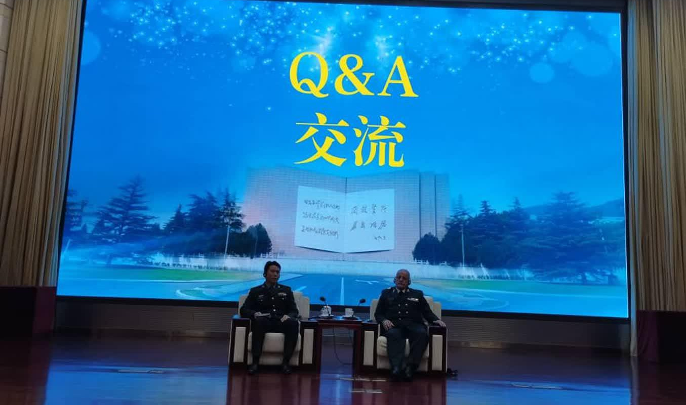 سخنرانی رییس دانشگاه عالی دفاع ملی ایران در چین با دانشجویان